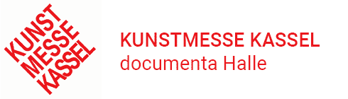 Rotes Logo „KUNST IM MESSEN KASSEL“ und Text „KUNSTMESSE KASSEL“ neben „documenta Halle“ auf weißem Hintergrund.